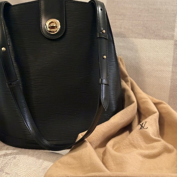 Louis Vuitton elegant black bucket bag - Picture 12 of 16